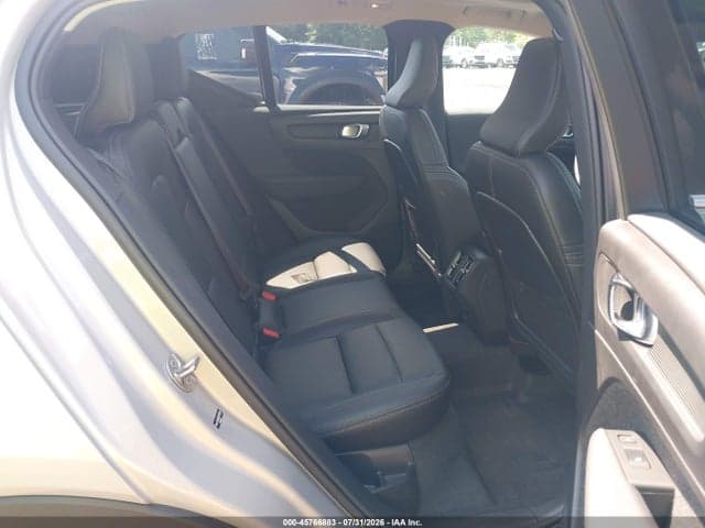 2025 VOLVO XC40 B5 CORE BRIGHT THEME 8