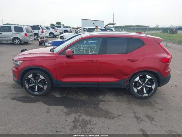 2019 VOLVO XC40 T5 MOMENTUM 14
