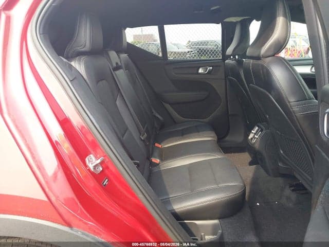 2019 VOLVO XC40 T5 MOMENTUM 8