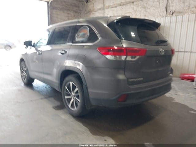 2017 TOYOTA HIGHLANDER XLE 3