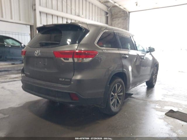 2017 TOYOTA HIGHLANDER XLE 4