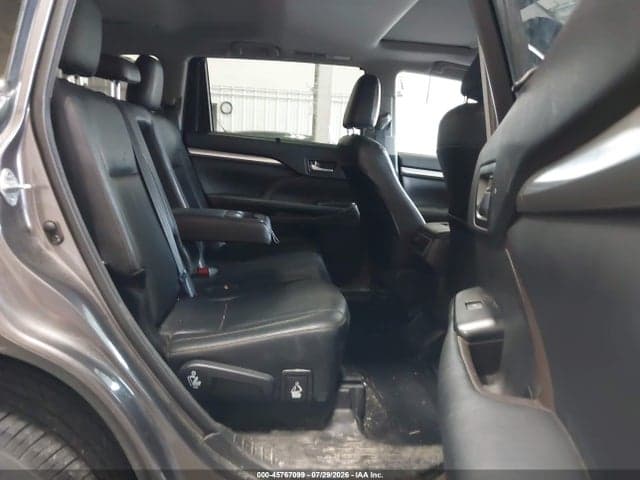 2017 TOYOTA HIGHLANDER XLE 8
