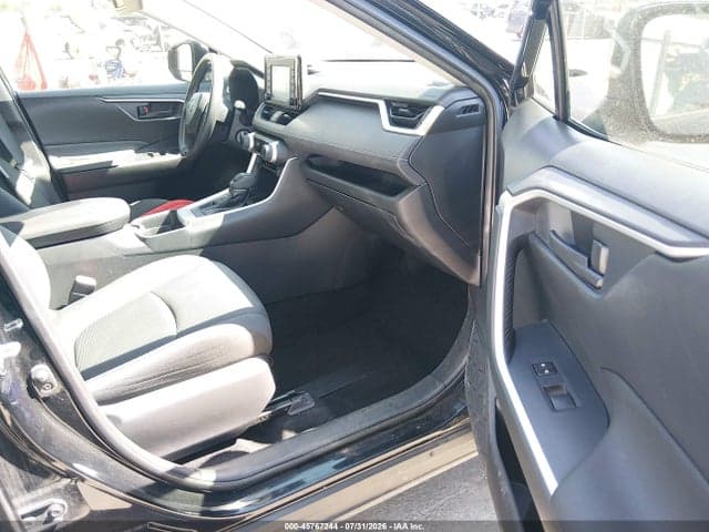 2019 TOYOTA RAV4 LE 5