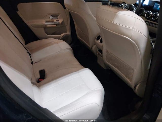 2021 MERCEDES-BENZ GLA 250 4MATIC 8