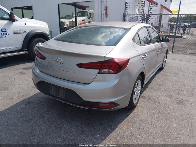 2020 HYUNDAI ELANTRA SE 4