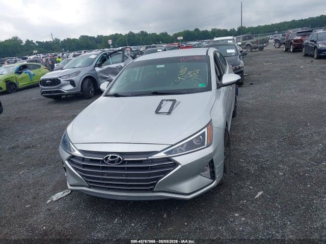 2019 HYUNDAI ELANTRA SE 11