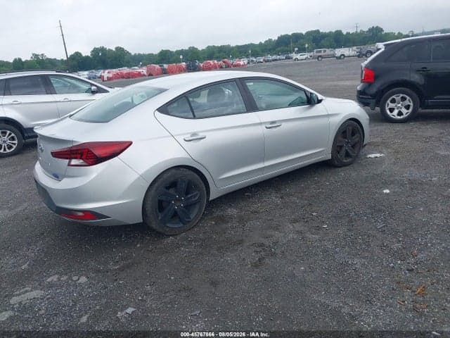 2019 HYUNDAI ELANTRA SE 4