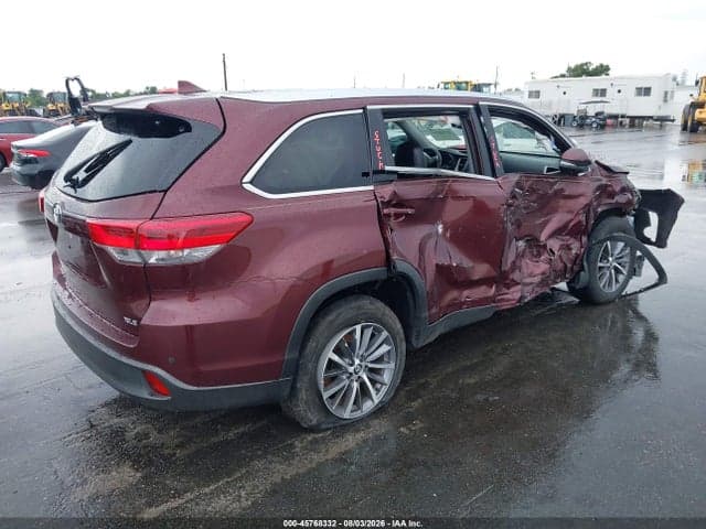 2019 TOYOTA HIGHLANDER XLE 4