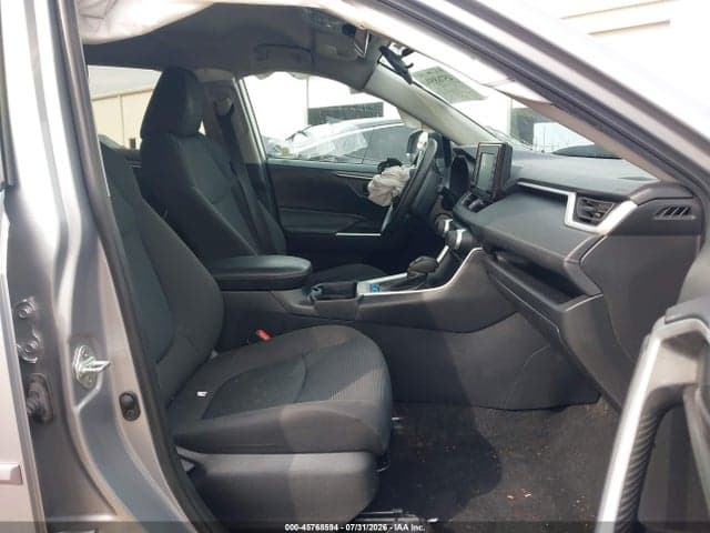2021 TOYOTA RAV4 LE 5