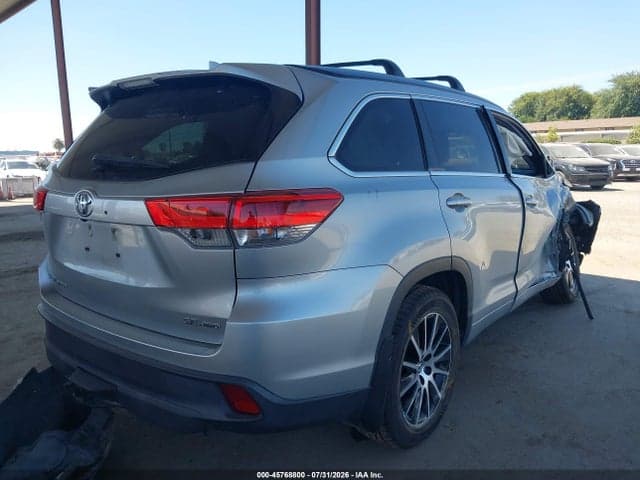 2017 TOYOTA HIGHLANDER SE 2
