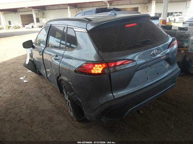 2022 TOYOTA COROLLA CROSS XLE 3