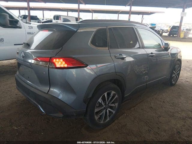 2022 TOYOTA COROLLA CROSS XLE 4