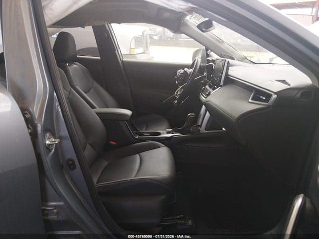 2022 TOYOTA COROLLA CROSS XLE 5