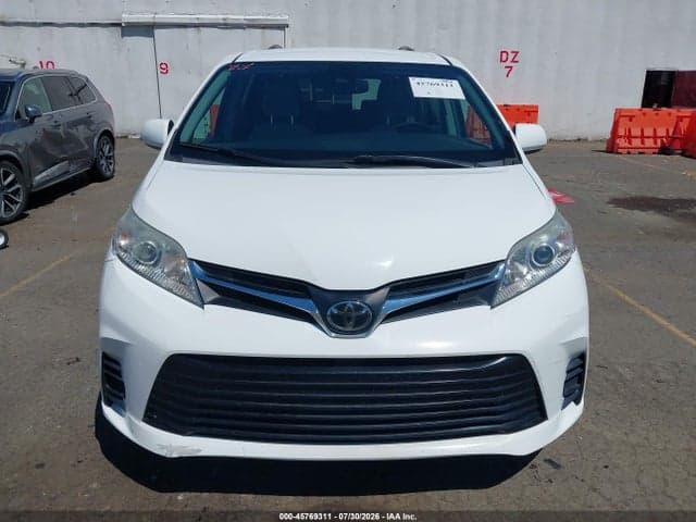 2018 TOYOTA SIENNA LE 8 PASSENGER 13