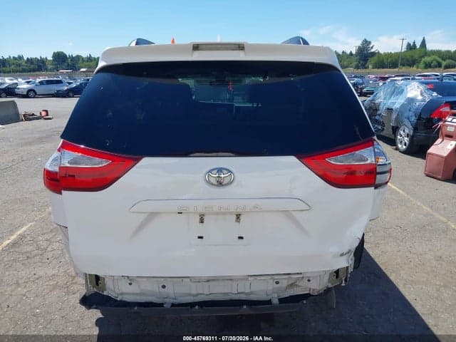 2018 TOYOTA SIENNA LE 8 PASSENGER 17
