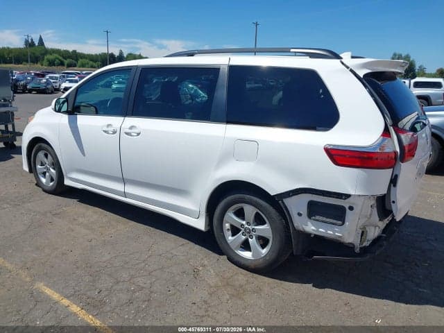 2018 TOYOTA SIENNA LE 8 PASSENGER 3