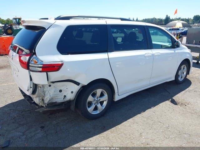 2018 TOYOTA SIENNA LE 8 PASSENGER 4