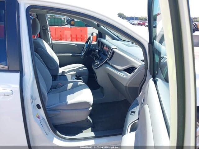 2018 TOYOTA SIENNA LE 8 PASSENGER 5