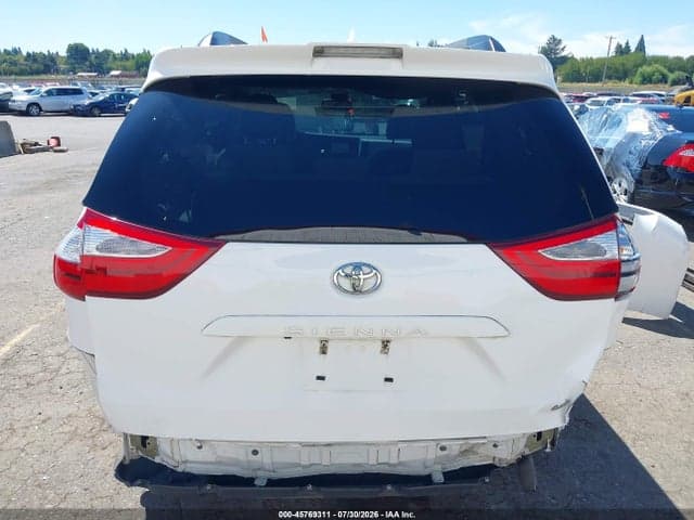 2018 TOYOTA SIENNA LE 8 PASSENGER 6