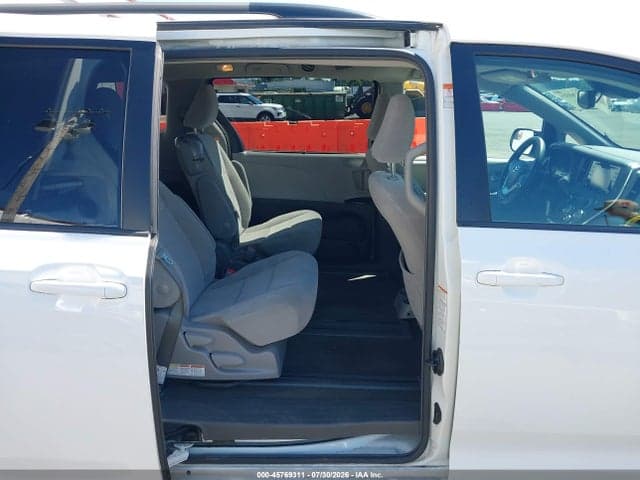 2018 TOYOTA SIENNA LE 8 PASSENGER 8