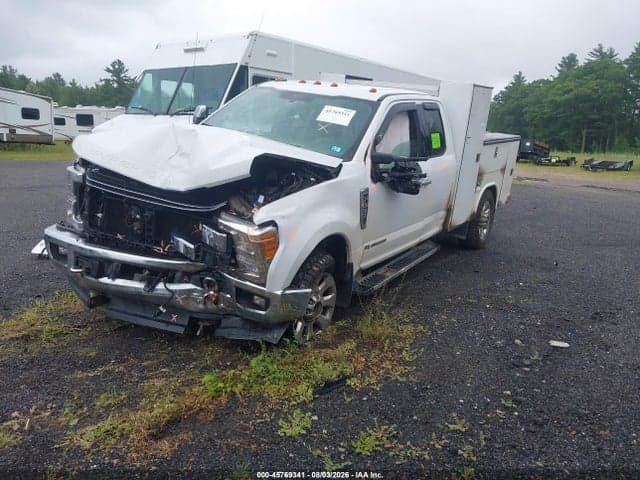 2017 FORD F-350 LARIAT 2