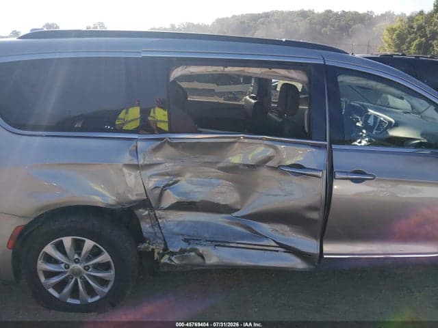 2017 CHRYSLER PACIFICA TOURING-L 6