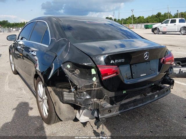 2019 MERCEDES-BENZ A 220 3