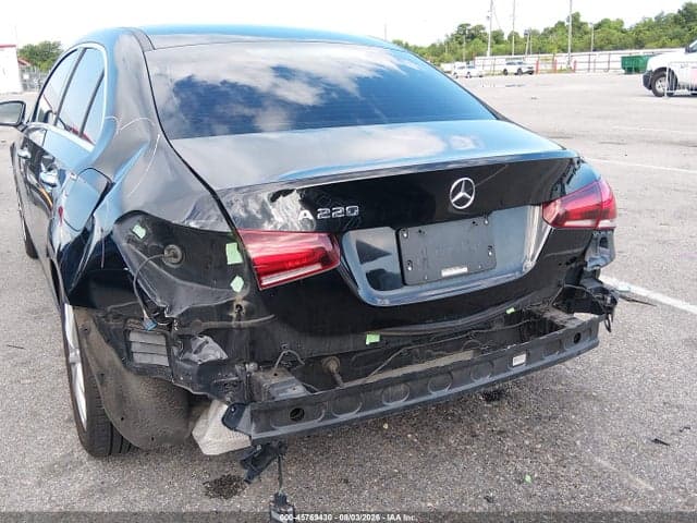 2019 MERCEDES-BENZ A 220 6