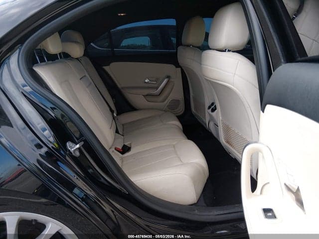 2019 MERCEDES-BENZ A 220 8
