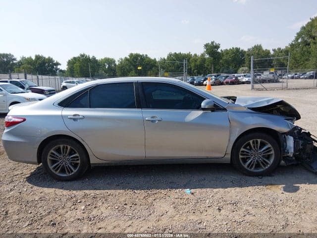 2017 TOYOTA CAMRY SE 14