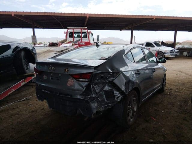 2017 HYUNDAI ELANTRA SE 4