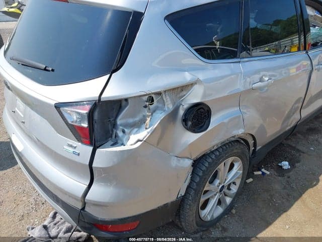 2017 FORD ESCAPE SE 4