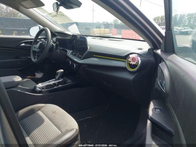 2025 CHEVROLET TRAX FWD LT 5