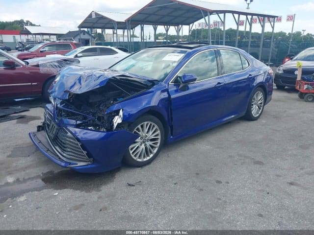 2018 TOYOTA CAMRY XLE 2