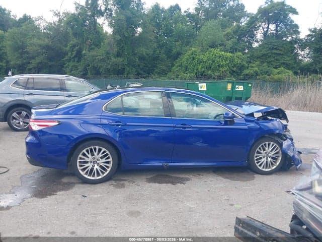 2018 TOYOTA CAMRY XLE 14