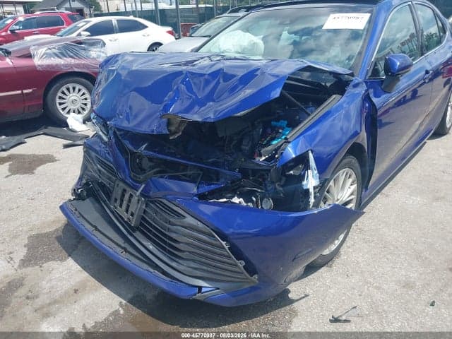 2018 TOYOTA CAMRY XLE 18