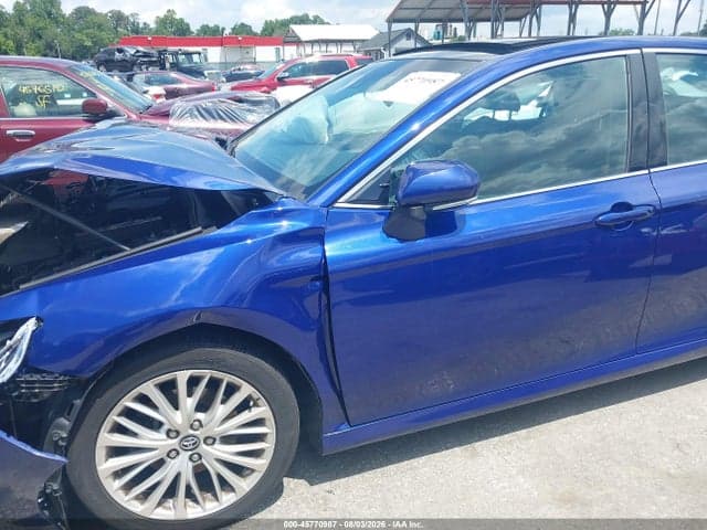 2018 TOYOTA CAMRY XLE 19