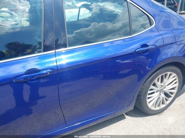 2018 TOYOTA CAMRY XLE 20