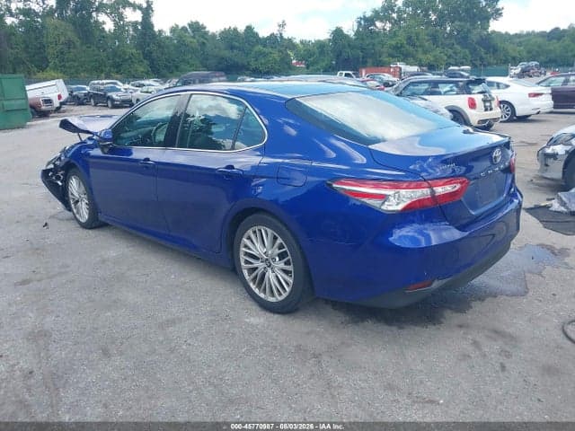 2018 TOYOTA CAMRY XLE 3