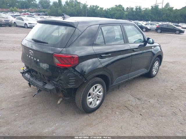 2022 HYUNDAI VENUE SE 4