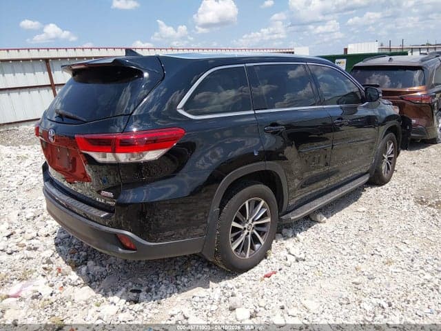 2017 TOYOTA HIGHLANDER XLE 1