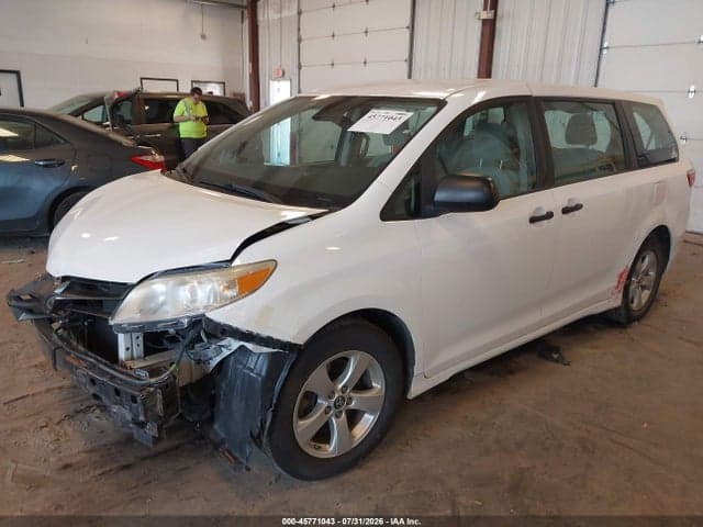 2018 TOYOTA SIENNA L 7 PASSENGER 2