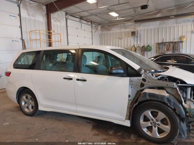 2018 TOYOTA SIENNA L 7 PASSENGER 13