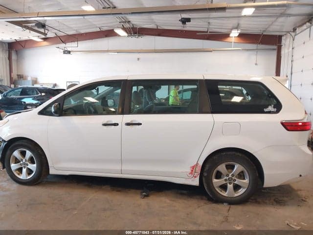 2018 TOYOTA SIENNA L 7 PASSENGER 14