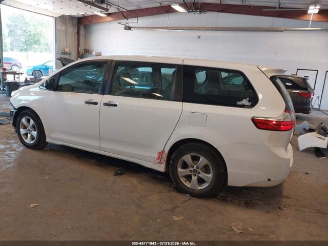 2018 TOYOTA SIENNA L 7 PASSENGER 3