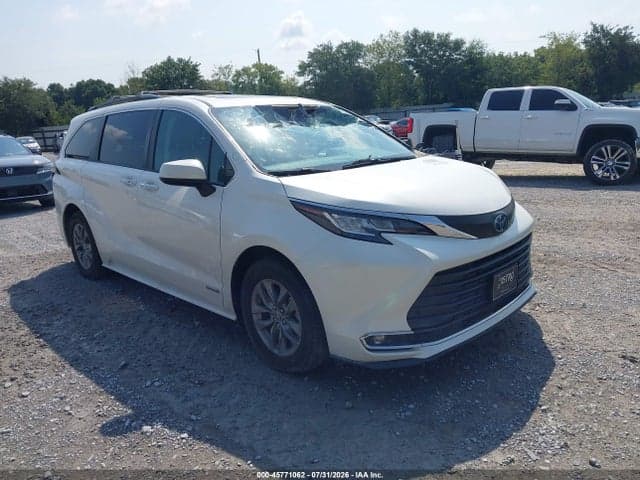 2021 TOYOTA SIENNA XLE - 1