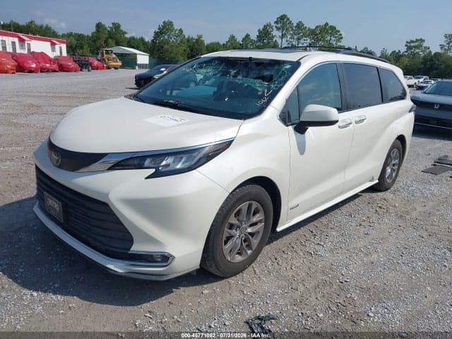 2021 TOYOTA SIENNA XLE 2