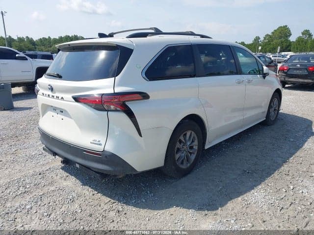 2021 TOYOTA SIENNA XLE 4