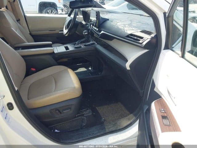 2021 TOYOTA SIENNA XLE 5