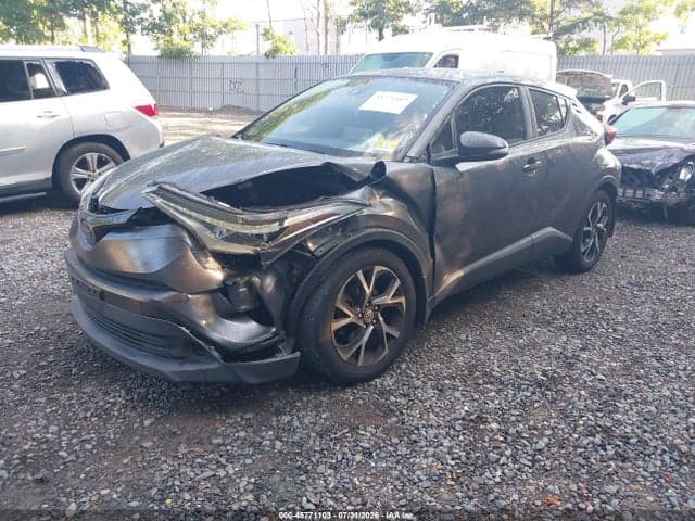 2019 TOYOTA C-HR XLE 2